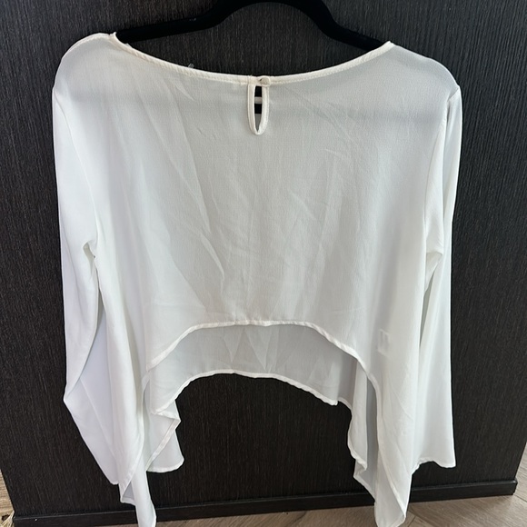 Crepe top BNWOT Size medium - Picture 4 of 9